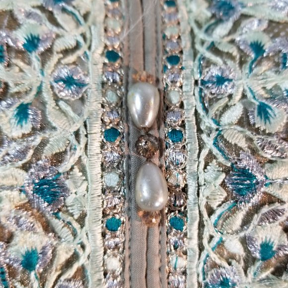 Large Pakistani Fancy Embroidered Jacquard Cotton Broshia Banarsi Shalwar Kameez - Picture 13 of 13